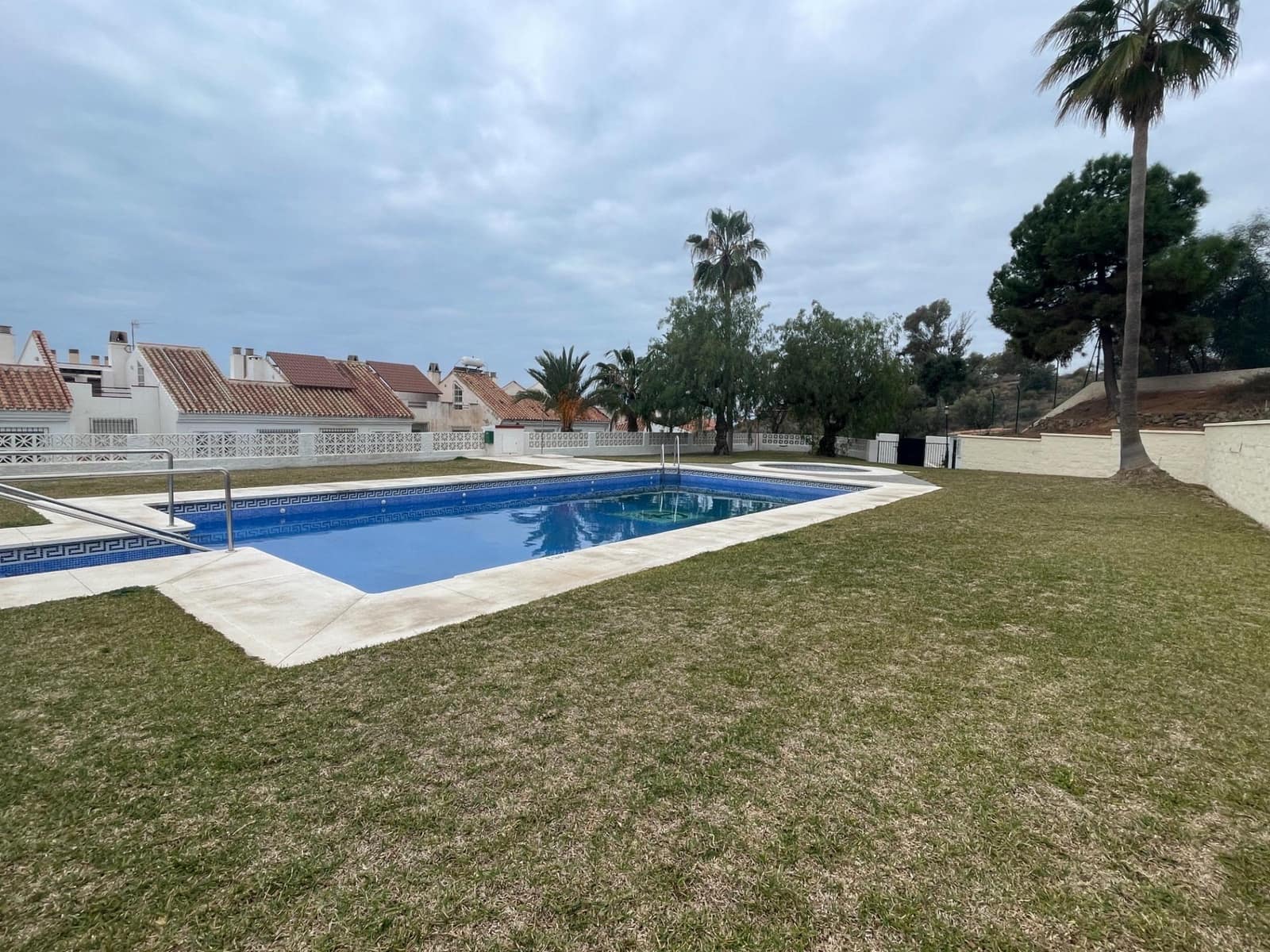 3 soveværelse Rækkehus til salg i Torre de Benagalbon med swimmingpool garage - € 529.000 (Ref: 8078963)