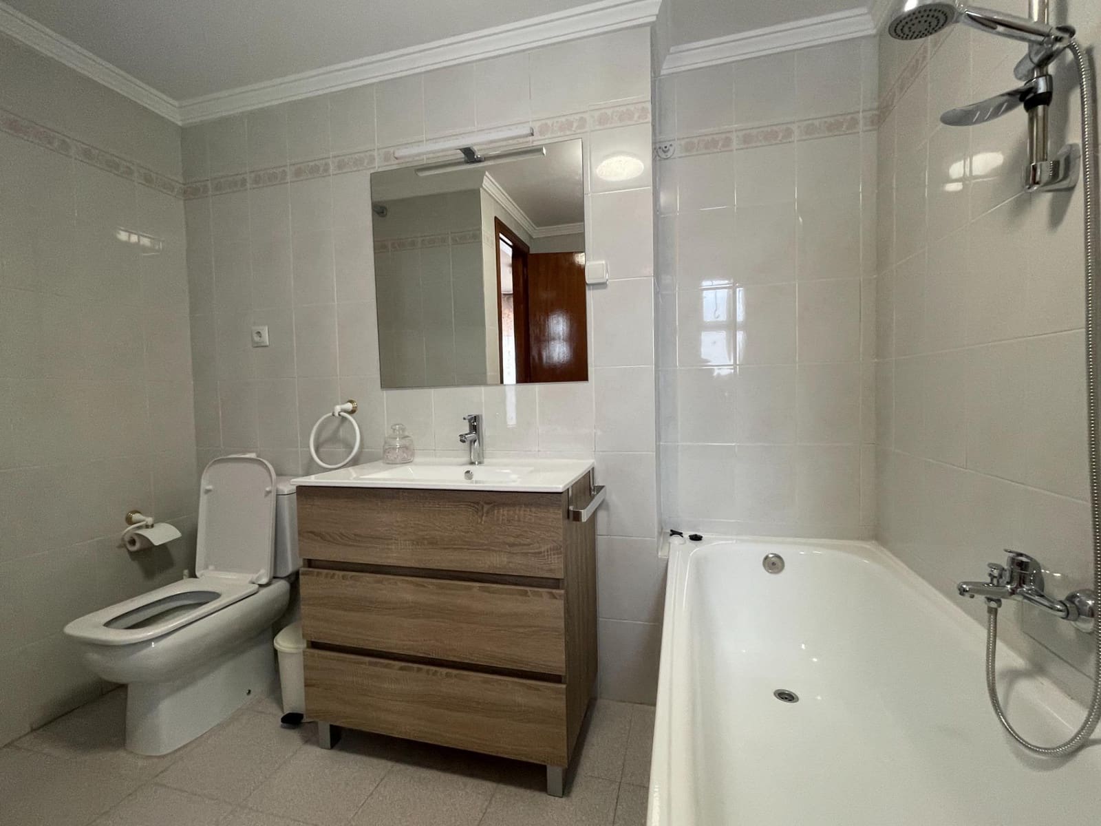 3 soveværelse Rækkehus til salg i Torre de Benagalbon med swimmingpool garage - € 529.000 (Ref: 8078963)