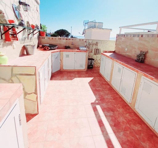 5 makuuhuone Huvila myytävänä paikassa La Cala del Moral, Rincón de la Victoria mukana 
autotalli - 699 000 € (Ref: 8229566)