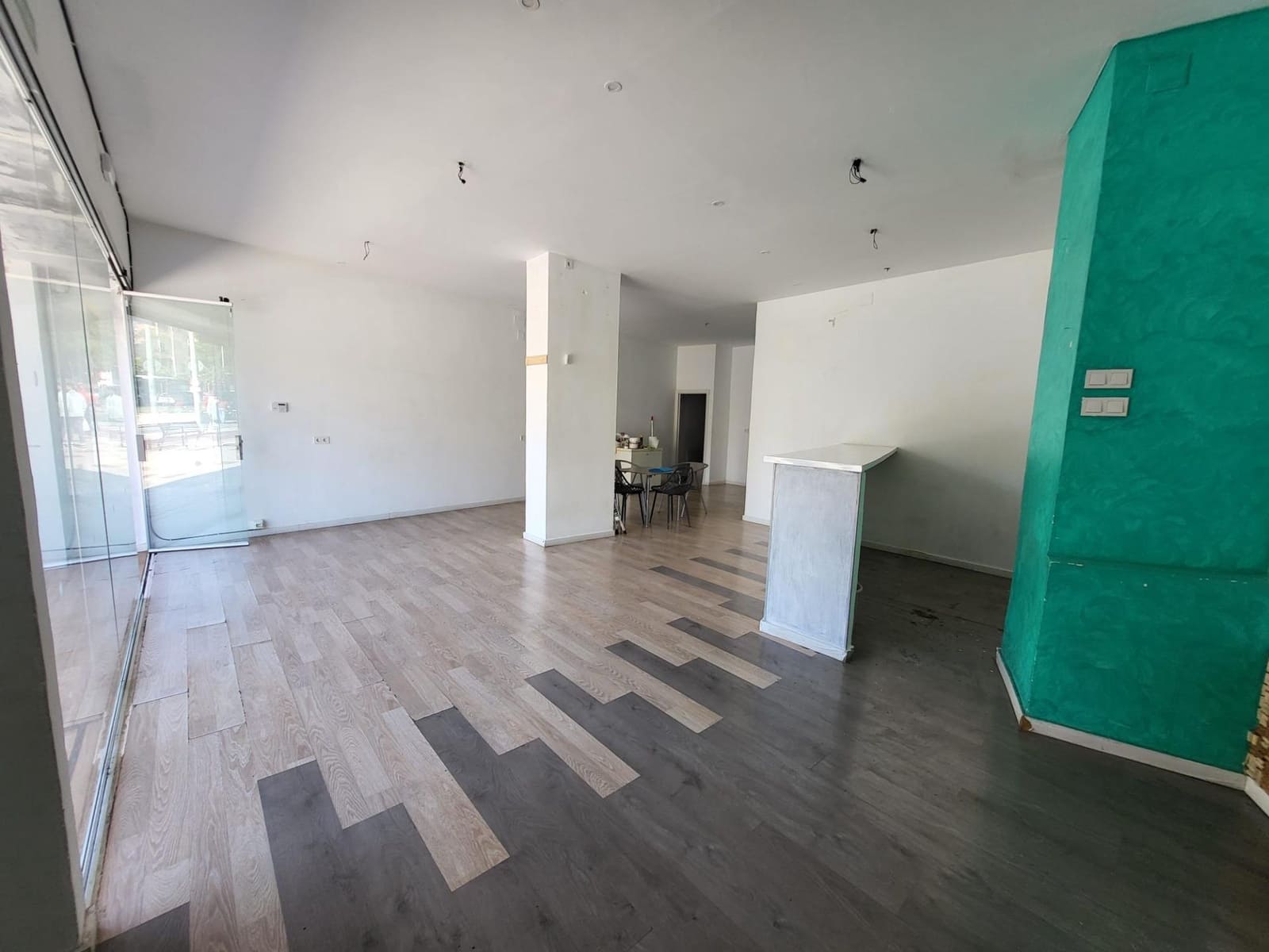 Erhverv til salg i Malaga by - € 345.000 (Ref: 8256135)