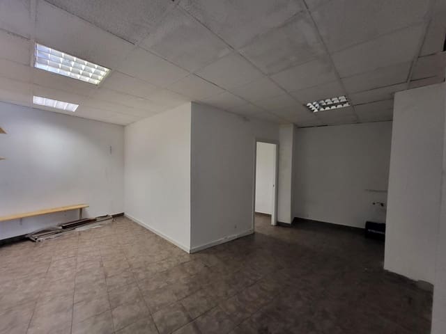 Komercyjne na sprzedaż w Miasto Málaga - 345 000 € (Ref: 8256135)