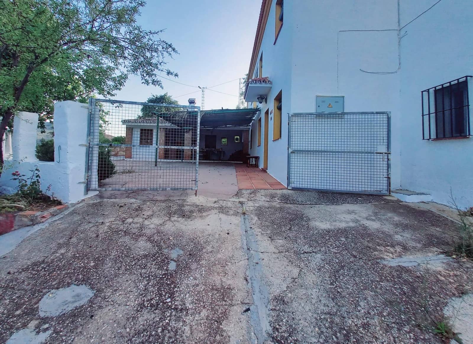 4 soveværelse Semi-Rækkehus til salg i Comares med garage - € 250.000 (Ref: 8327983)