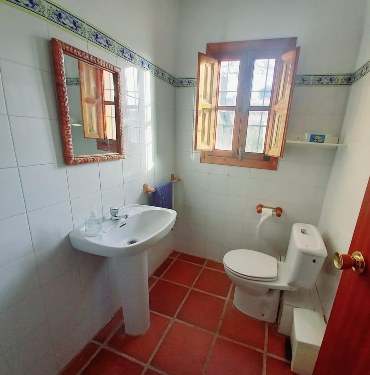 4 soveværelse Semi-Rækkehus til salg i Comares med garage - € 250.000 (Ref: 8327983)