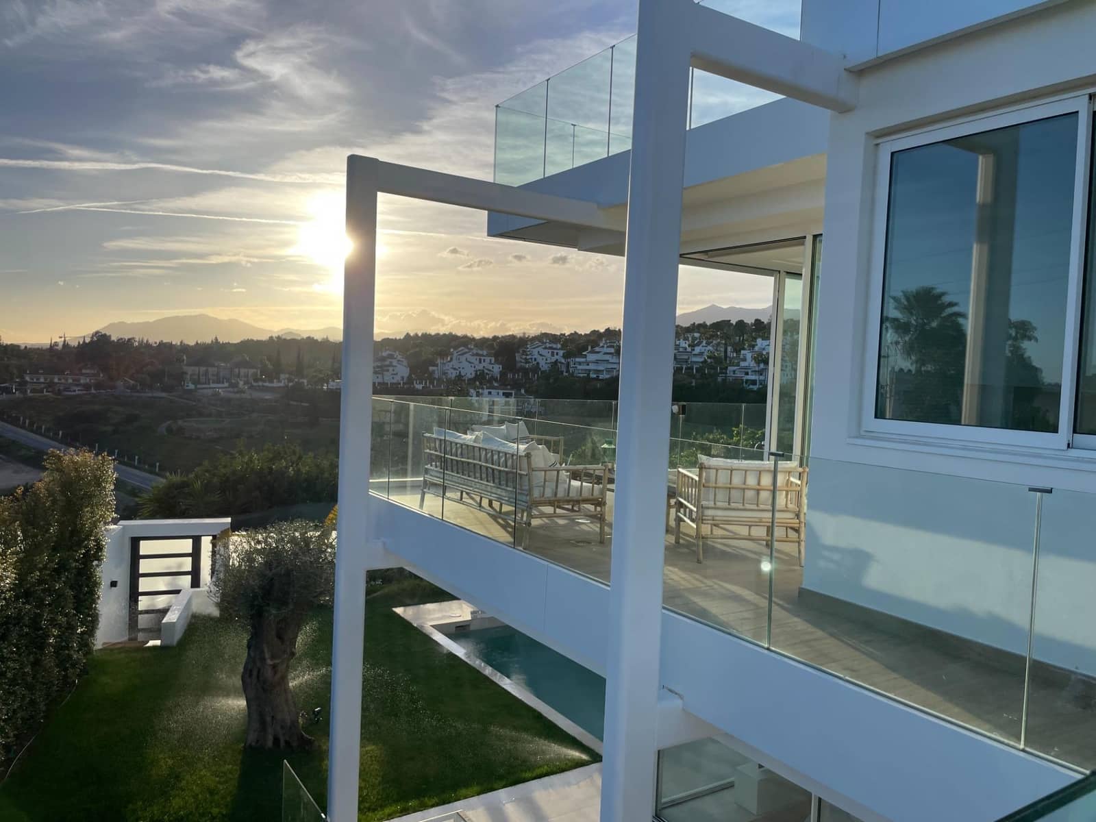 4 Zimmer Villa zu verkaufen in Marbella mit Pool Garage - 1.790.000 € (Ref: 8417750)