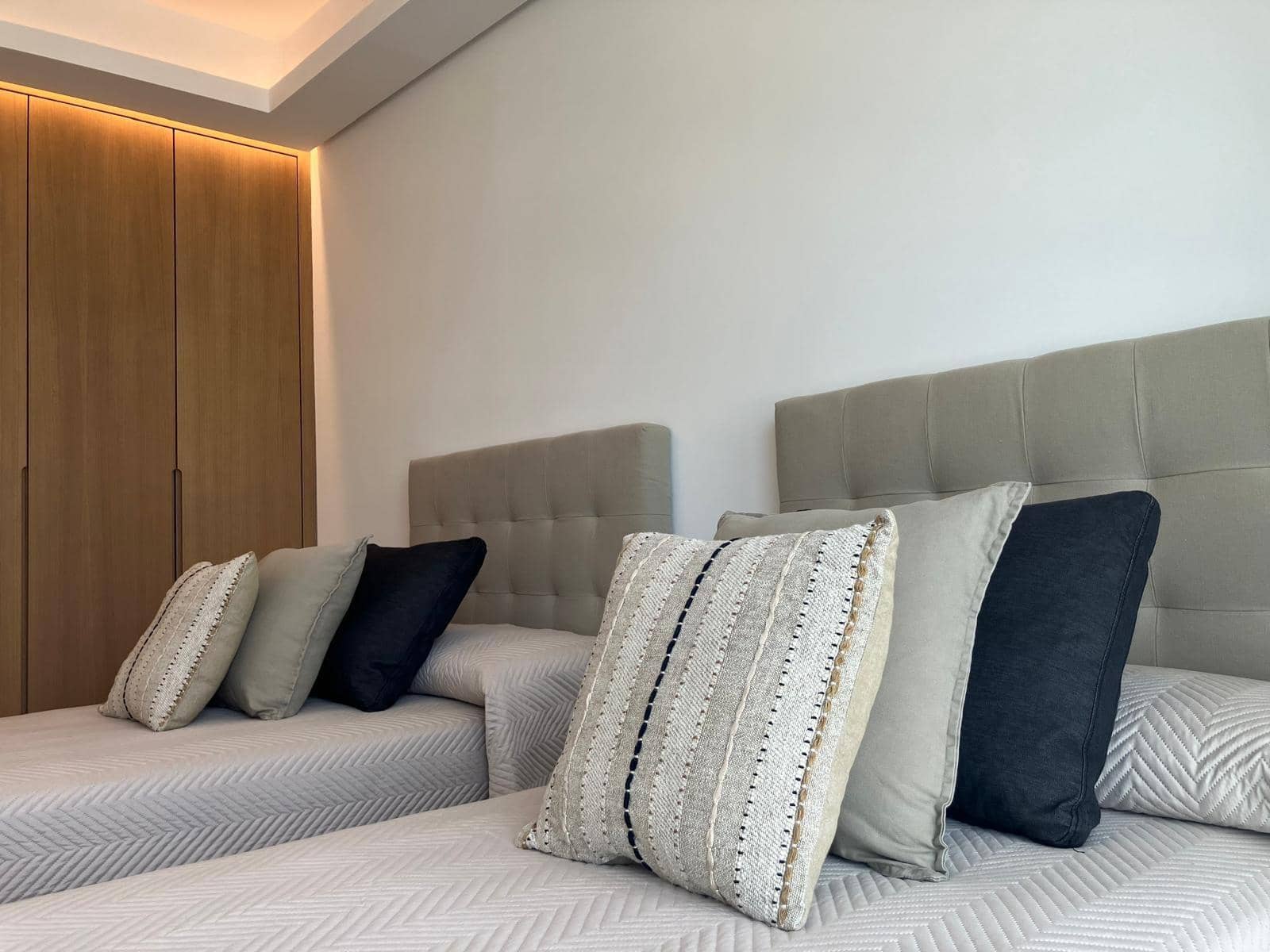 3 bedroom Flat for rent in Malaga city with pool garage - € 6,000 (Ref: 8554548)