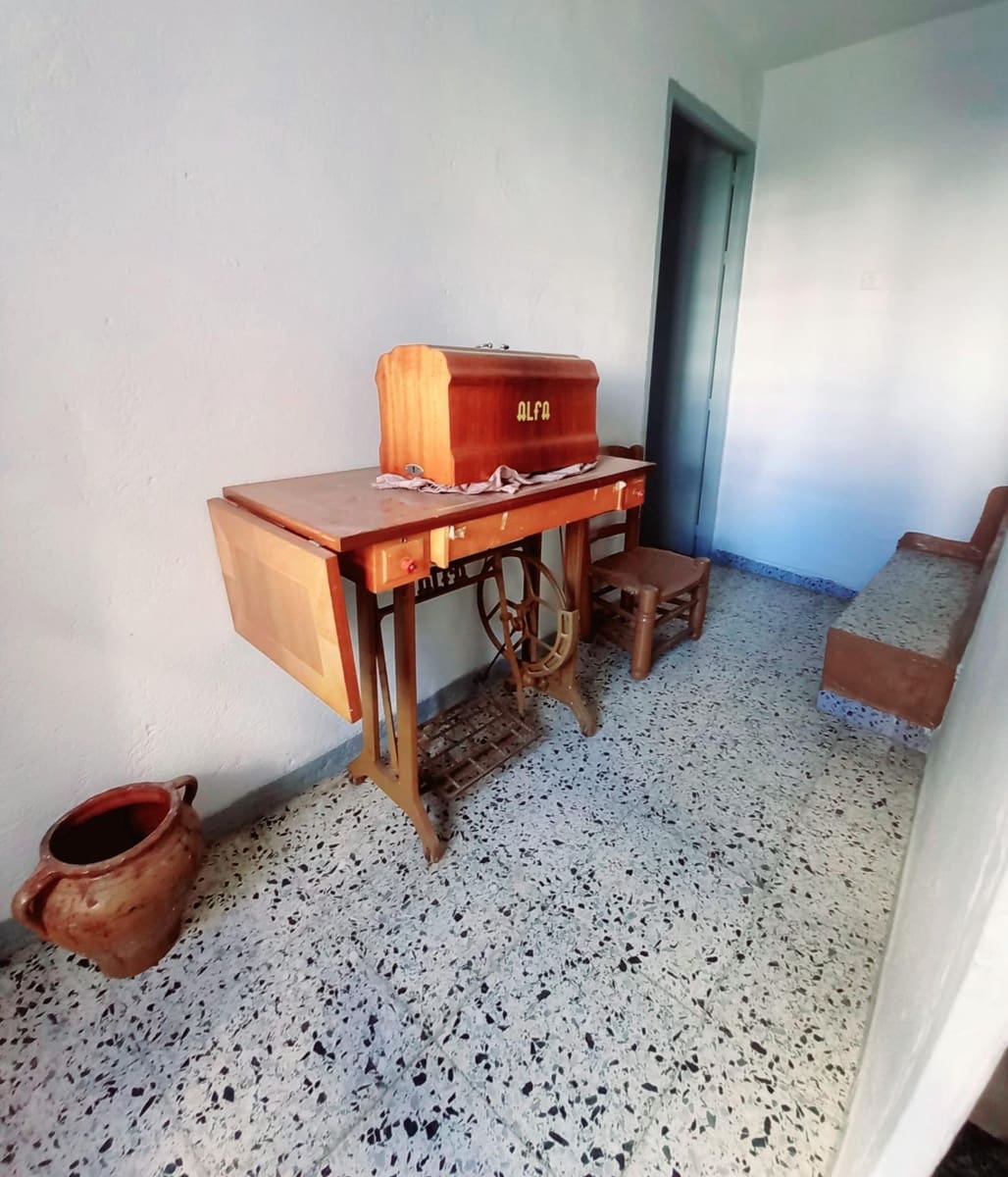 6 slaapkamer Villa te koop in Canillas de Aceituno - € 130.000 (Ref: 8662531)