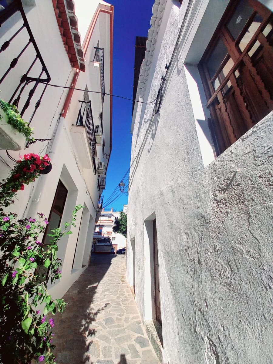 6 slaapkamer Villa te koop in Canillas de Aceituno - € 130.000 (Ref: 8662531)