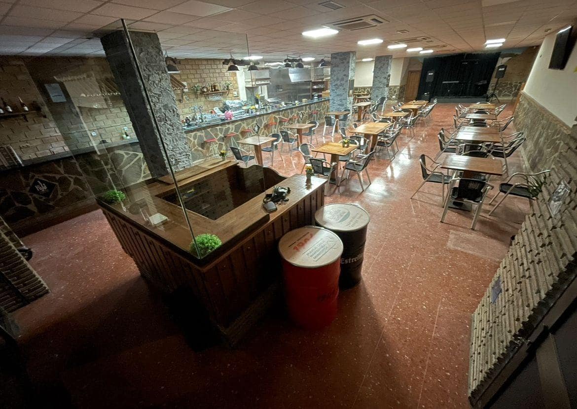 Local Commercial à louer à Malaga ville - 4 500 € (Ref: 8741867)