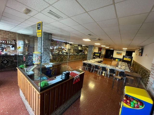 Local Commercial à louer à Cruz de Humilladero, Malaga ville - 4 500 € (Ref: 8741867)