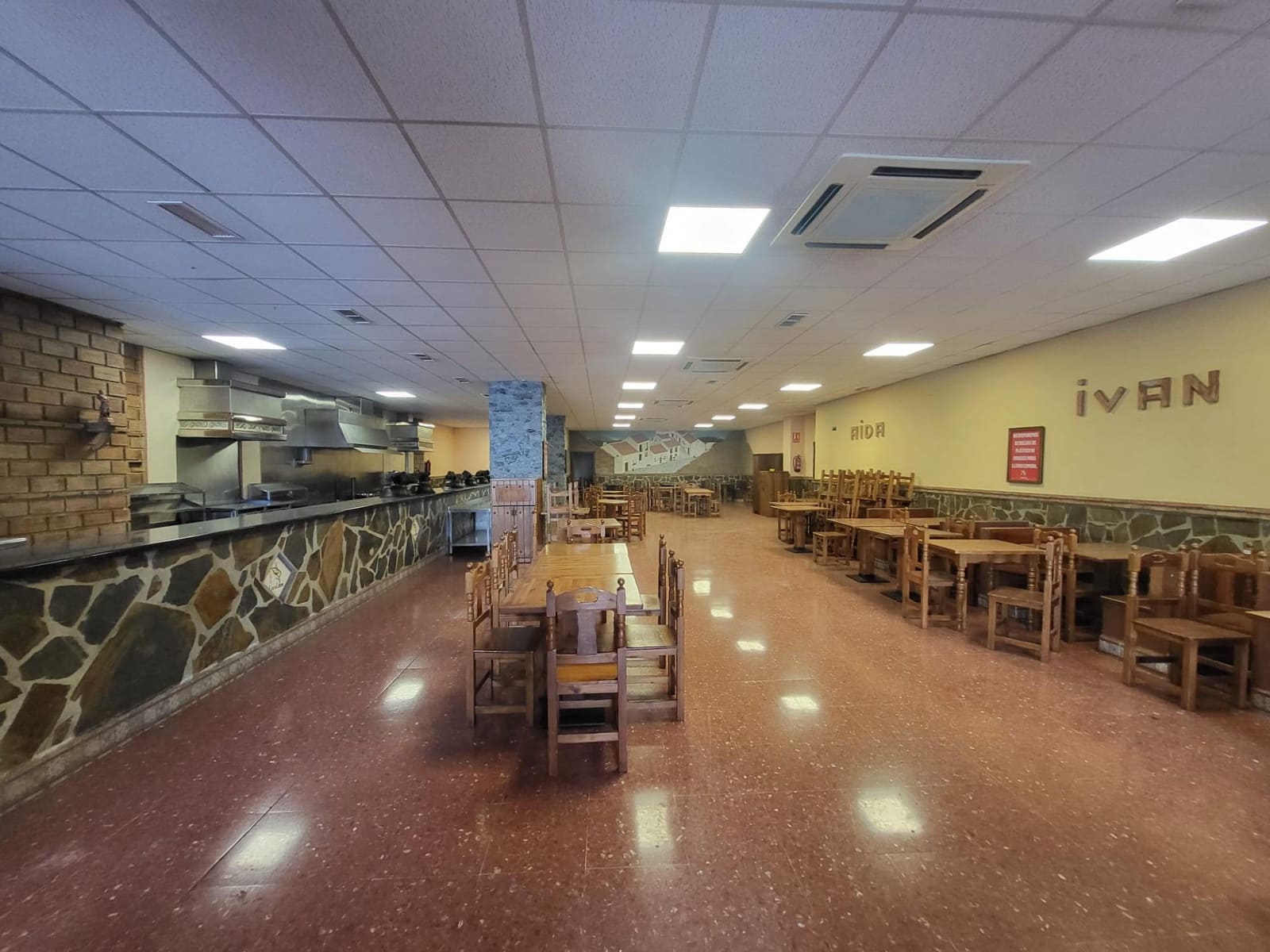 Local Commercial à louer à Malaga ville - 4 500 € (Ref: 8741867)