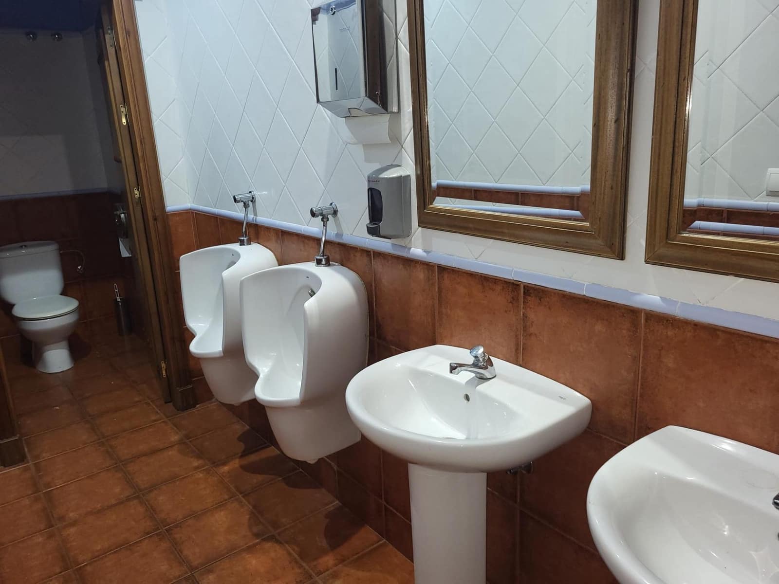 Local Commercial à louer à Malaga ville - 4 500 € (Ref: 8741867)