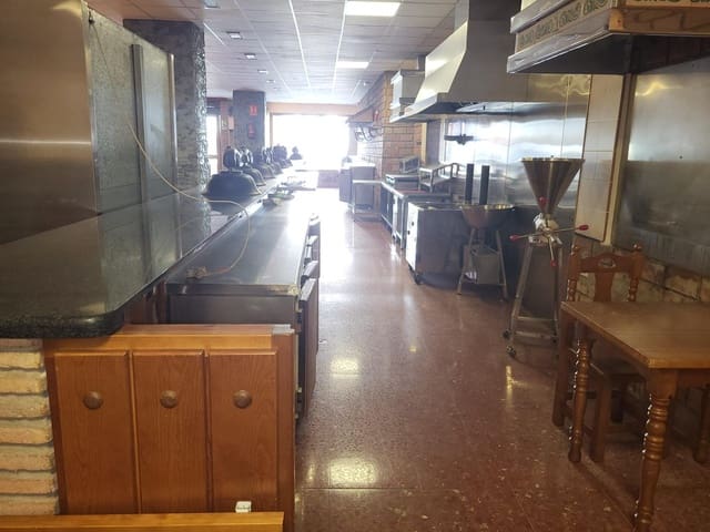 Local Commercial à louer à Cruz de Humilladero, Malaga ville - 4 500 € (Ref: 8741867)