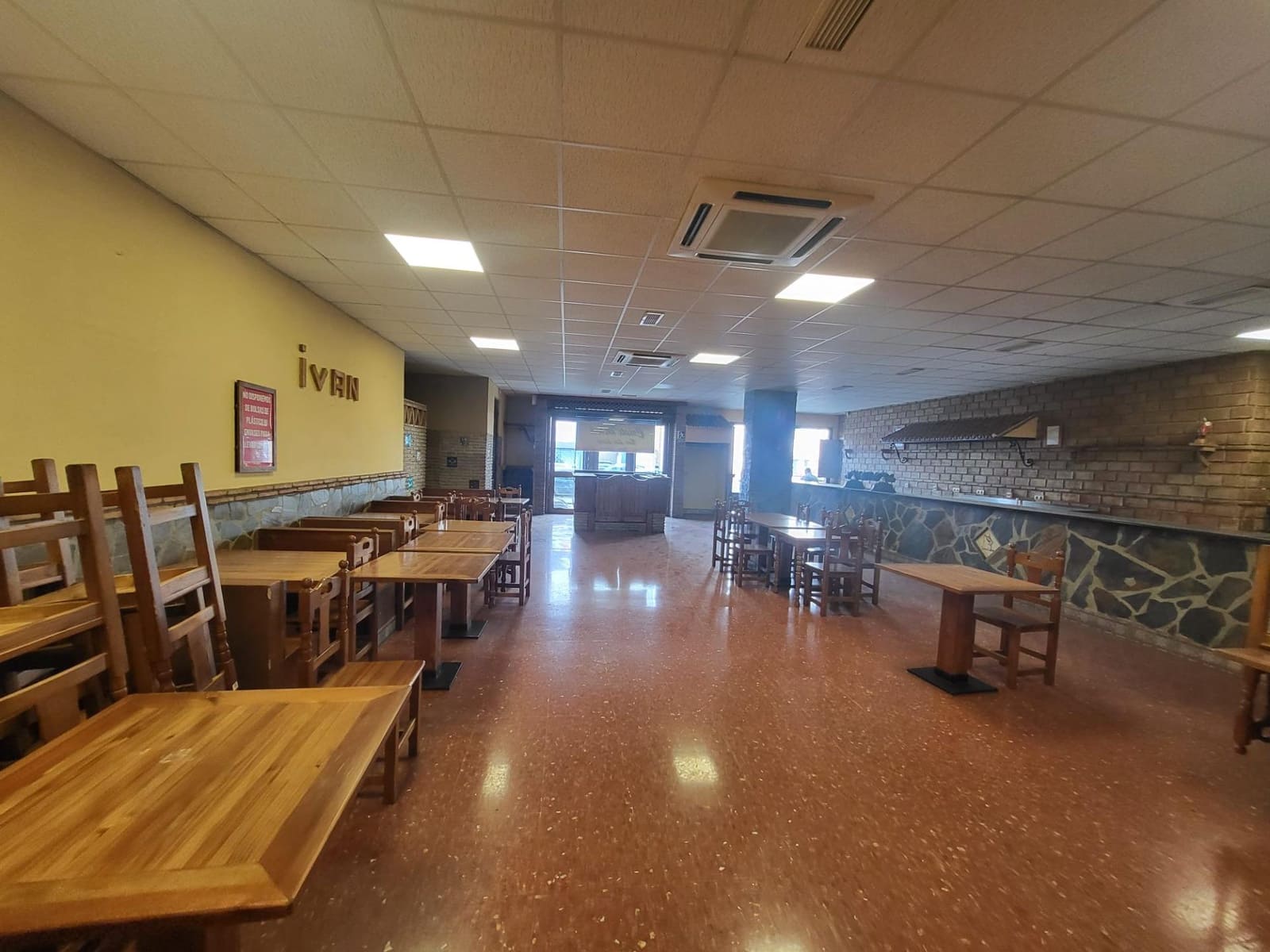 Local Commercial à louer à Malaga ville - 4 500 € (Ref: 8741867)