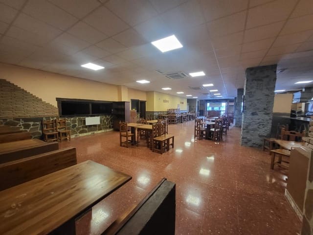 Local Commercial à louer à Cruz de Humilladero, Malaga ville - 4 500 € (Ref: 8741867)