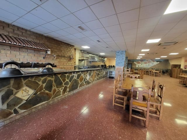 Local Commercial à louer à Cruz de Humilladero, Malaga ville - 4 500 € (Ref: 8741867)