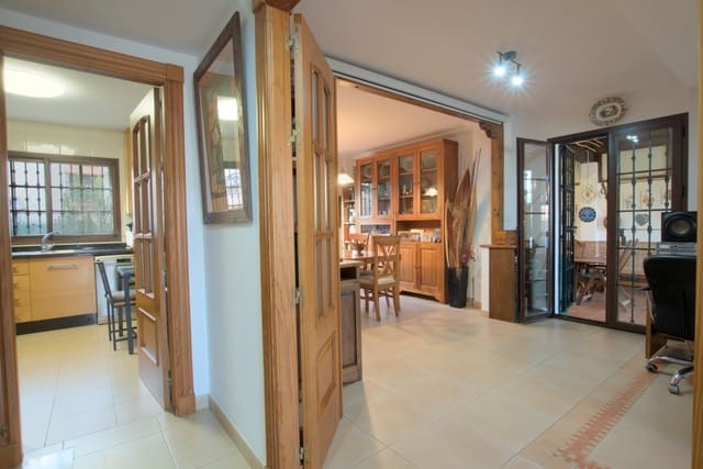 3 makuuhuone Rivitalo myytävänä paikassa Alhaurín de la Torre - 550 000 € (Ref: 8869849)