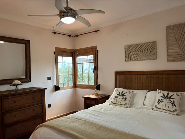 Chalet de 3 habitaciones en Sierra Blanca, Marbella en venta con piscina garaje - 825.000 € (Ref: 8924145)