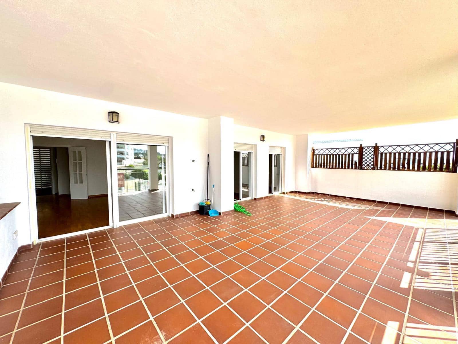 Piso de 3 habitaciones en Rincón de la Victoria en venta con piscina - 410.000 € (Ref: 8950679)