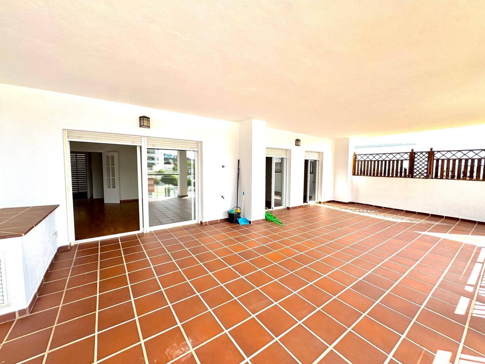 Piso de 3 habitaciones en Rincón de la Victoria en venta con piscina - 410.000 € (Ref: 8950679)