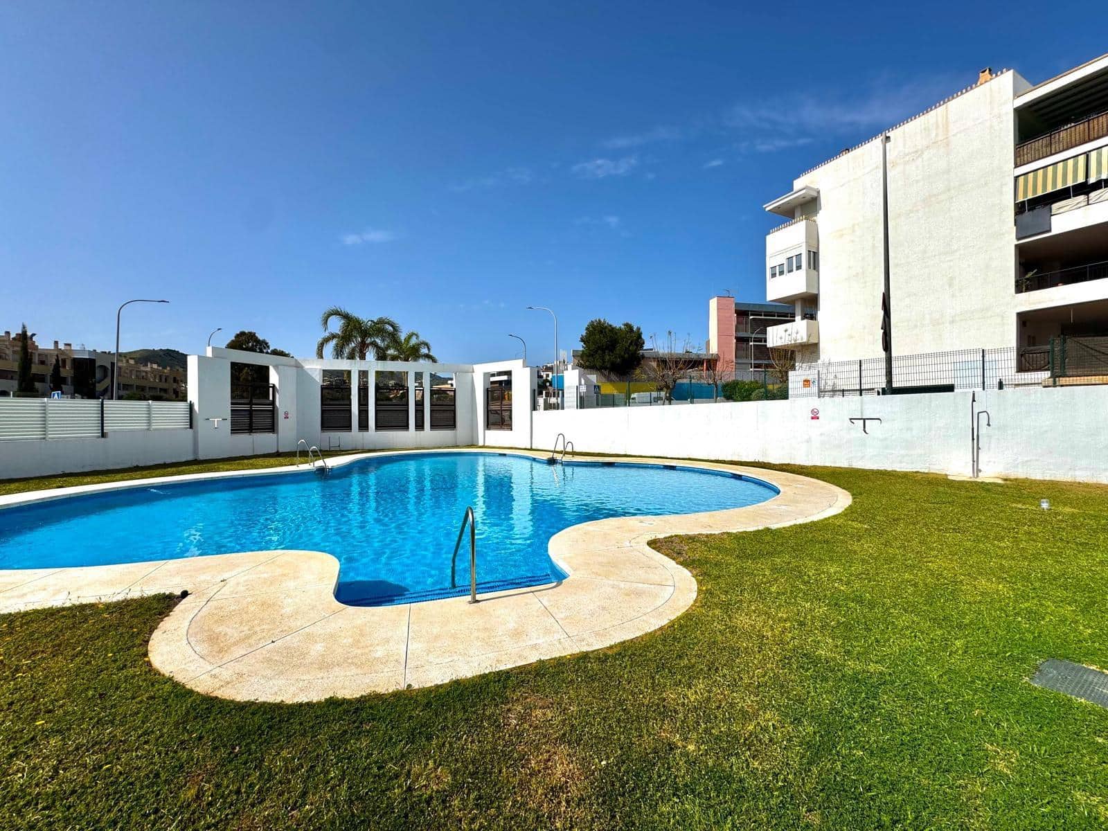 Piso de 3 habitaciones en Rincón de la Victoria en venta con piscina - 410.000 € (Ref: 8950679)