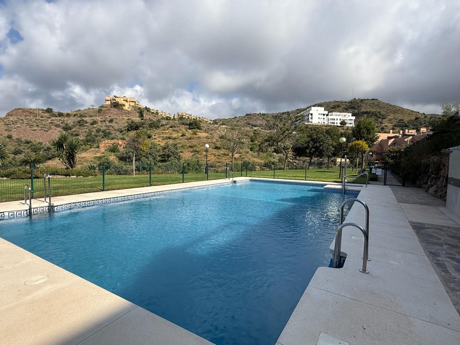 Piso de 5 habitaciones en Rincón de la Victoria en venta con piscina garaje - 420.000 € (Ref: 8976229)