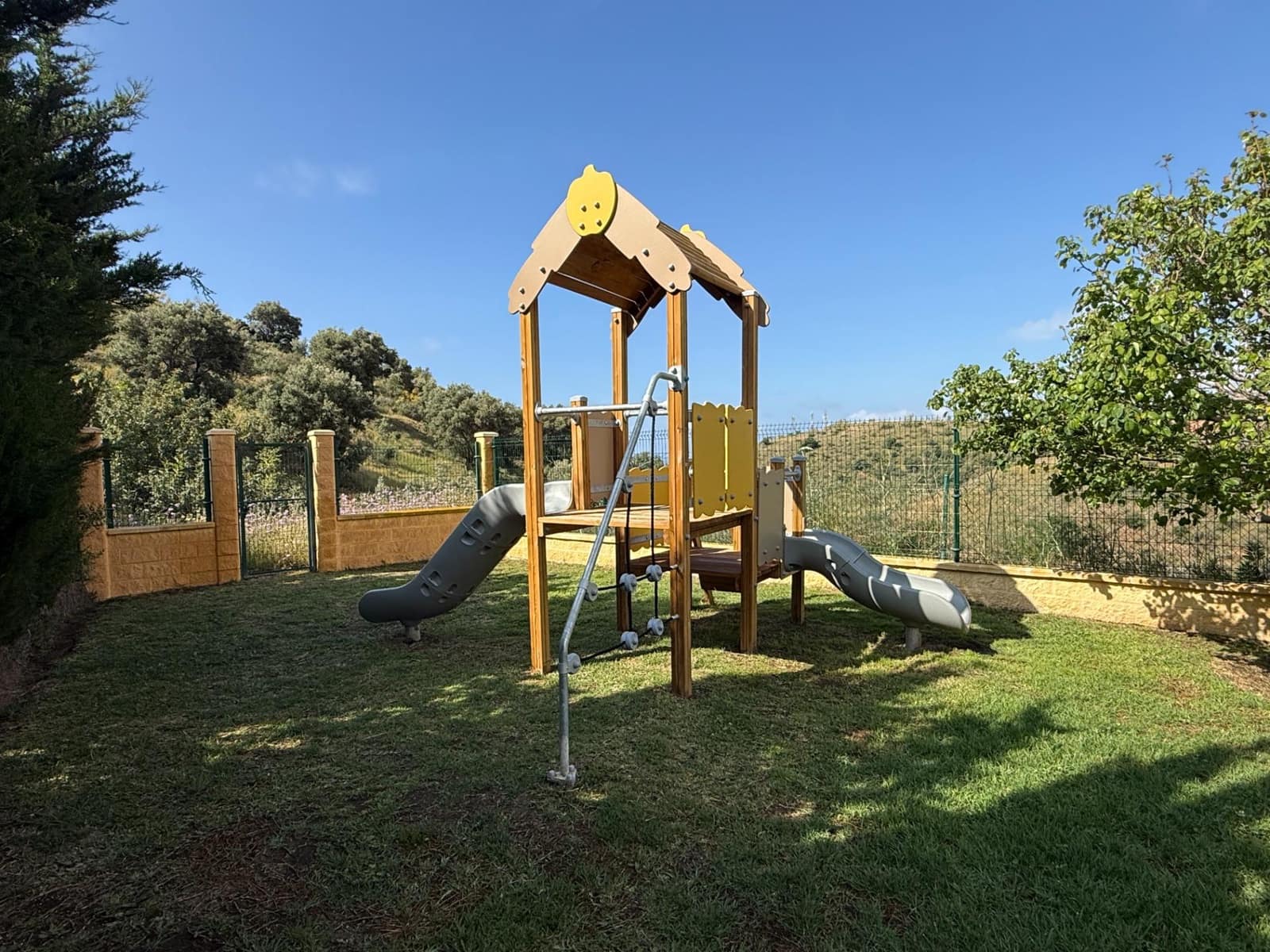 Piso de 5 habitaciones en Rincón de la Victoria en venta con piscina garaje - 420.000 € (Ref: 8976229)