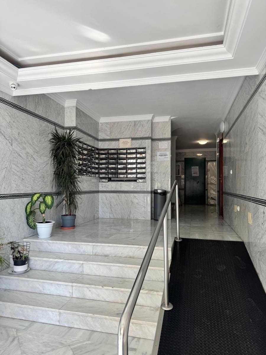 2 makuuhuone Asunto myytävänä paikassa Las Lagunas de Mijas mukana uima-altaan - 225 000 € (Ref: 8993821)