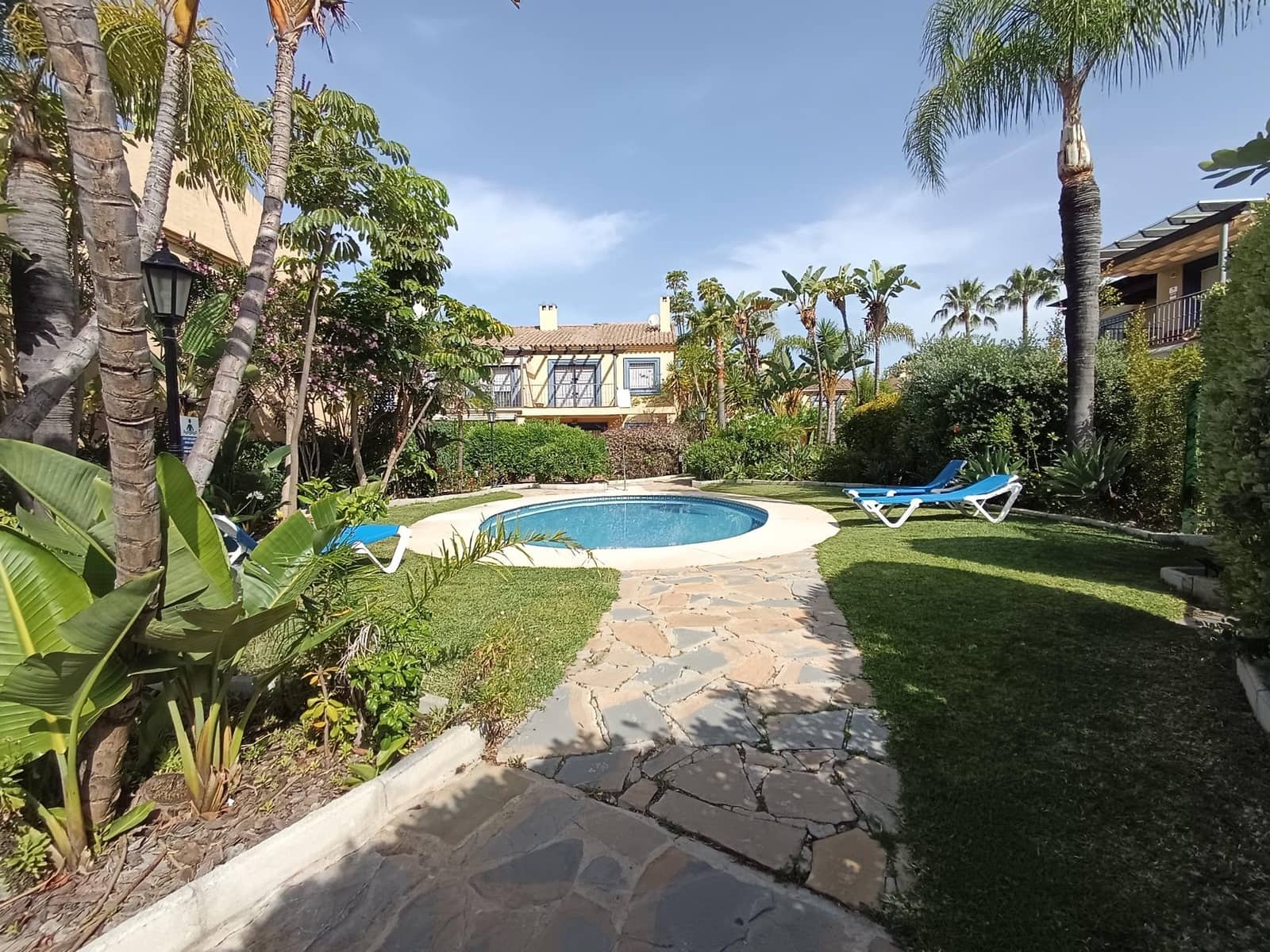 3 soveværelse Rækkehus til salg i Puerto Banus med swimmingpool garage - € 790.000 (Ref: 9029621)