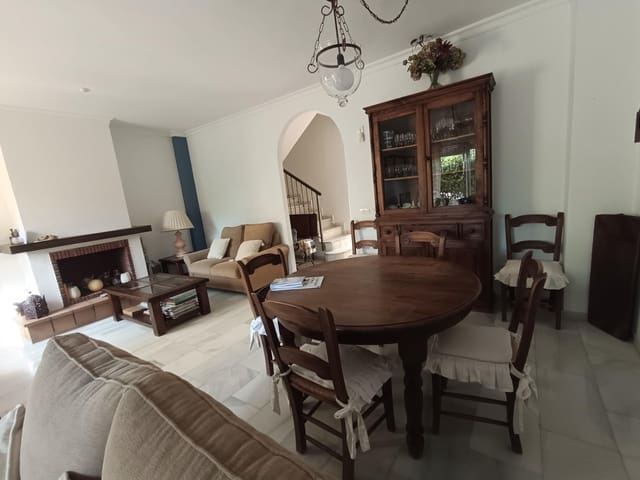 3 sovrum Radhus till salu i Puerto Banus, Marbella med pool garage - 790 000 € (Ref: 9029621)