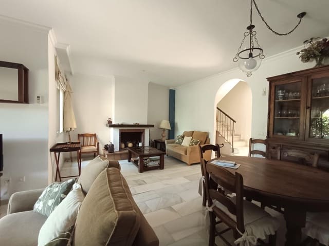 3 sovrum Radhus till salu i Puerto Banus, Marbella med pool garage - 790 000 € (Ref: 9029621)