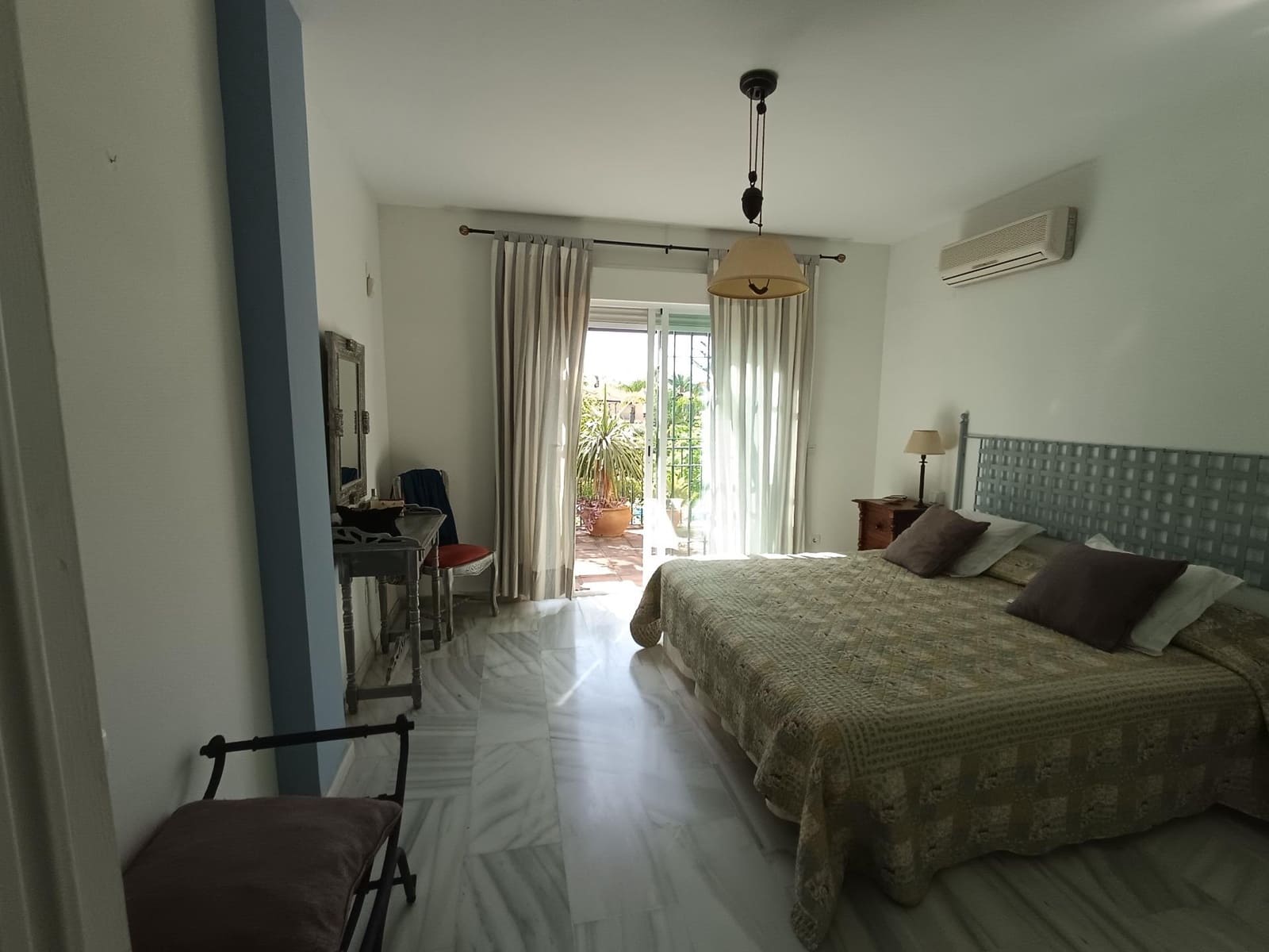 3 soverom Rekkehus til salgs i Puerto Banus med svømmebasseng garasje - € 790 000 (Ref: 9029621)