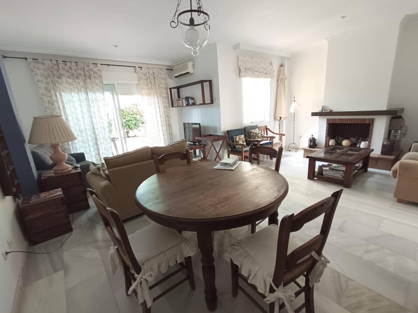 3 soverom Rekkehus til salgs i Puerto Banus med svømmebasseng garasje - € 790 000 (Ref: 9029621)