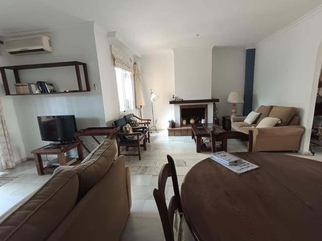 3 sovrum Radhus till salu i Puerto Banus, Marbella med pool garage - 790 000 € (Ref: 9029621)