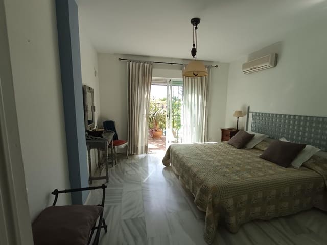 3 sovrum Radhus till salu i Puerto Banus, Marbella med pool garage - 790 000 € (Ref: 9029621)