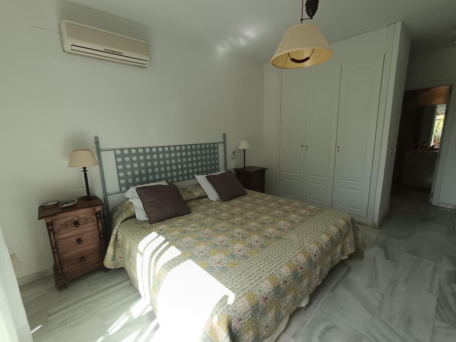 3 soverom Rekkehus til salgs i Puerto Banus med svømmebasseng garasje - € 790 000 (Ref: 9029621)