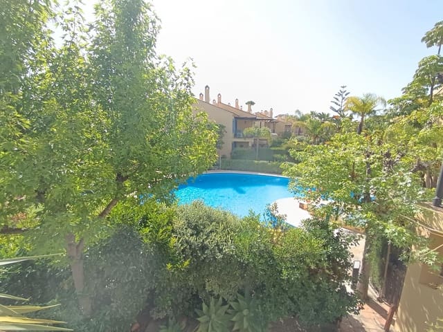 3 sovrum Radhus till salu i Puerto Banus, Marbella med pool garage - 790 000 € (Ref: 9029621)