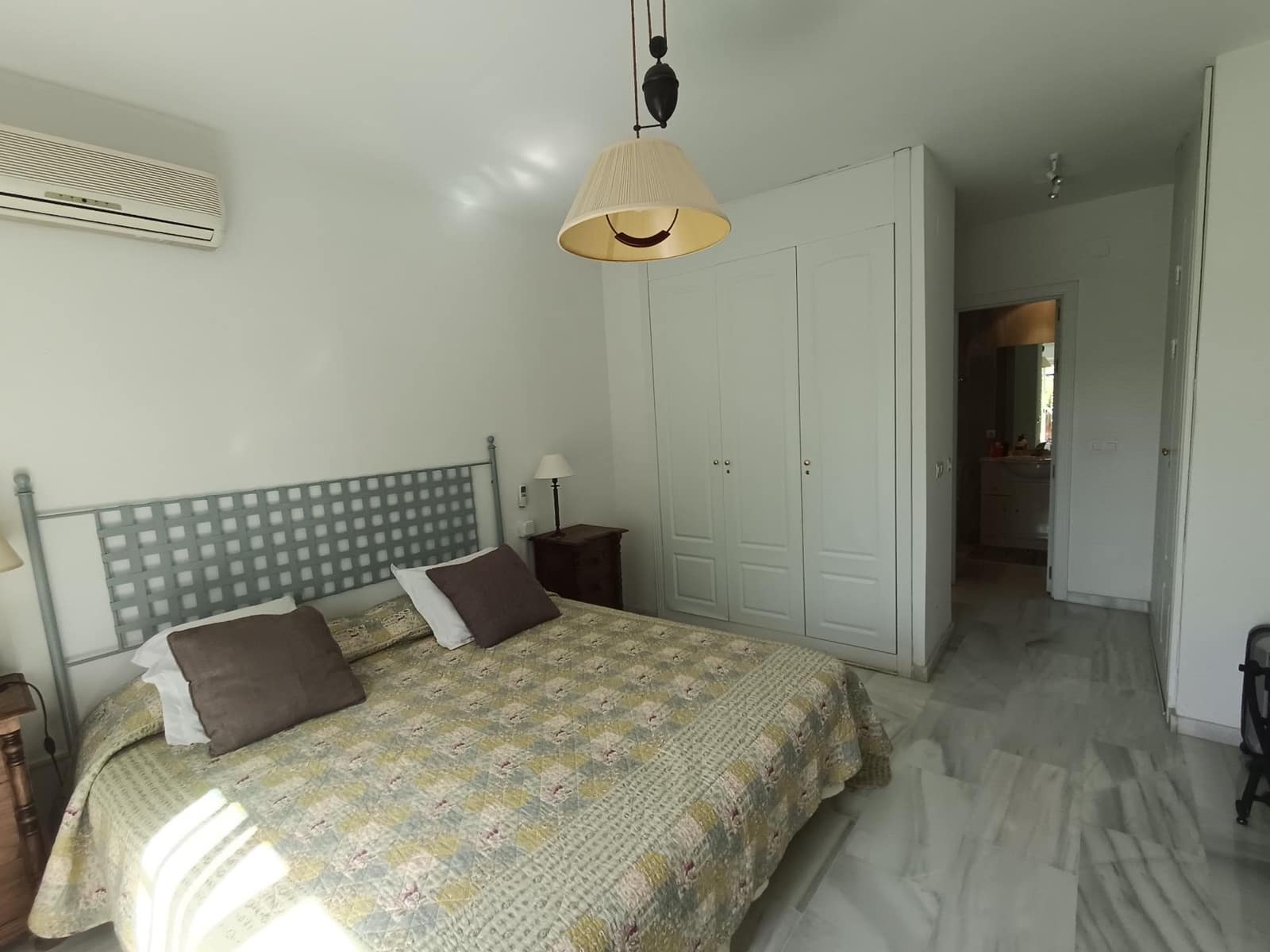 3 soverom Rekkehus til salgs i Puerto Banus med svømmebasseng garasje - € 790 000 (Ref: 9029621)