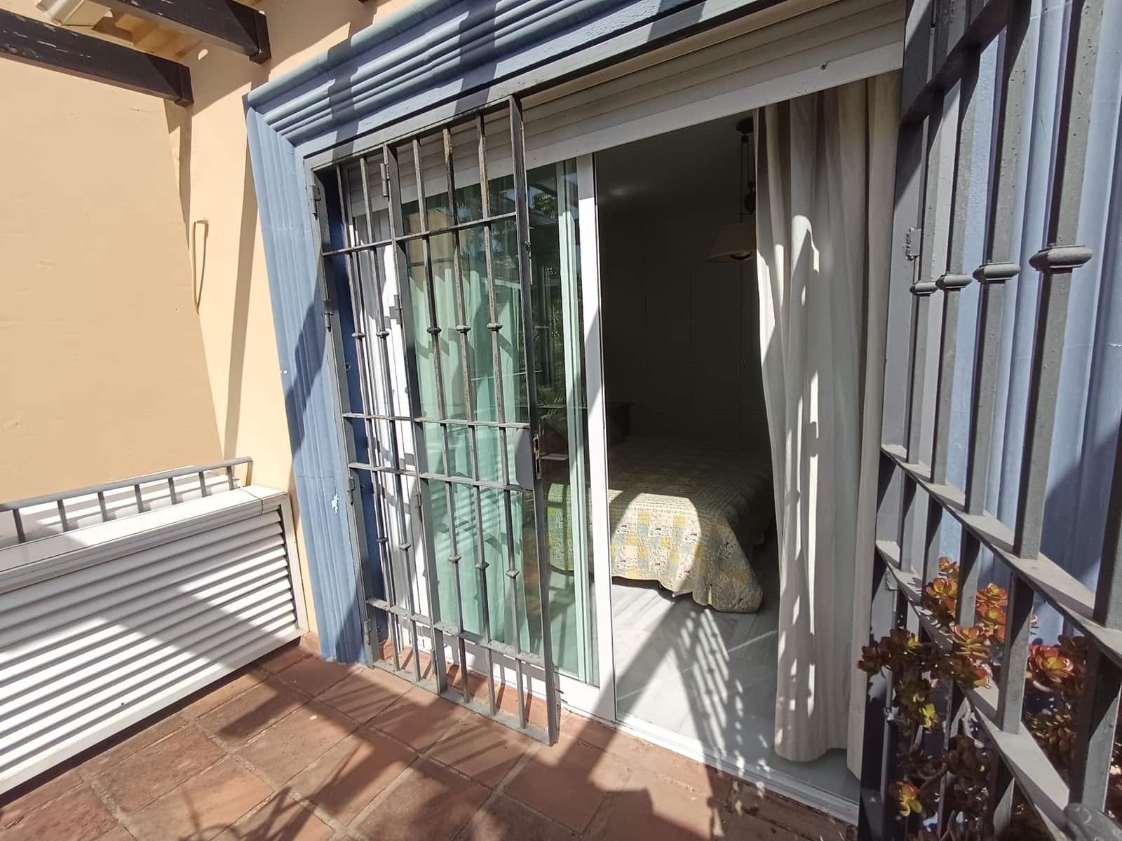 3 soverom Rekkehus til salgs i Puerto Banus med svømmebasseng garasje - € 790 000 (Ref: 9029621)