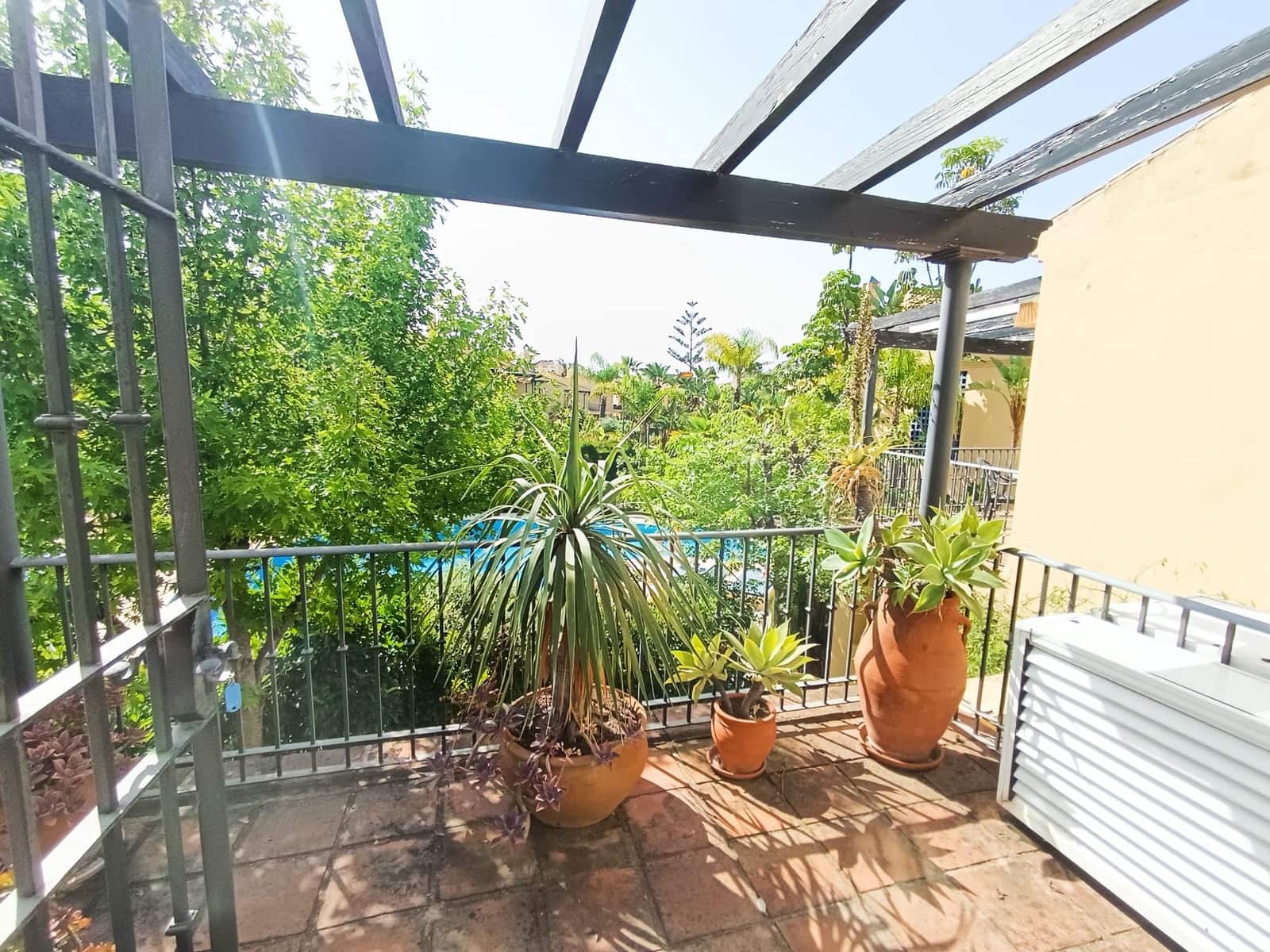 3 soverom Rekkehus til salgs i Puerto Banus med svømmebasseng garasje - € 790 000 (Ref: 9029621)
