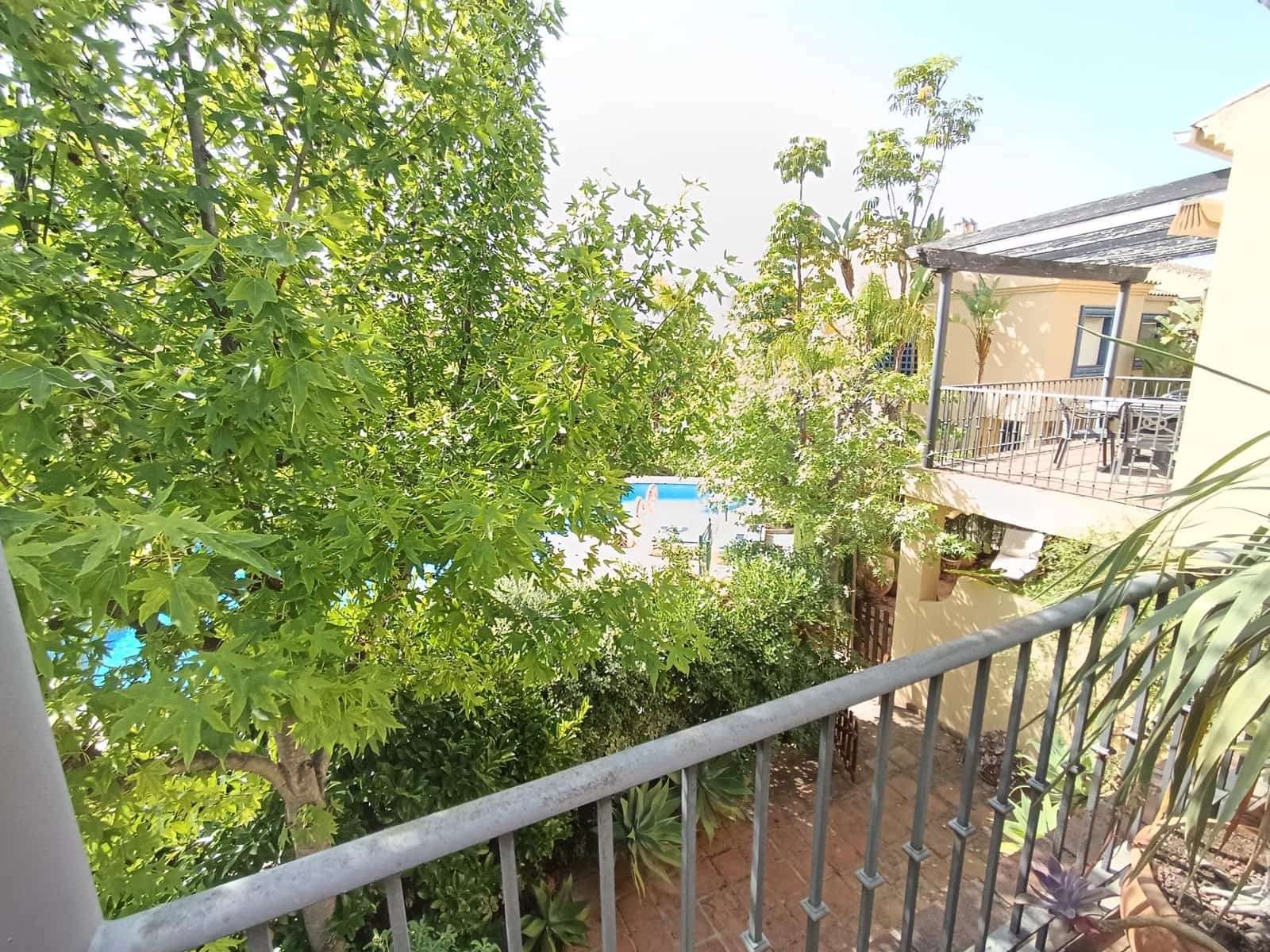 3 soverom Rekkehus til salgs i Puerto Banus med svømmebasseng garasje - € 790 000 (Ref: 9029621)