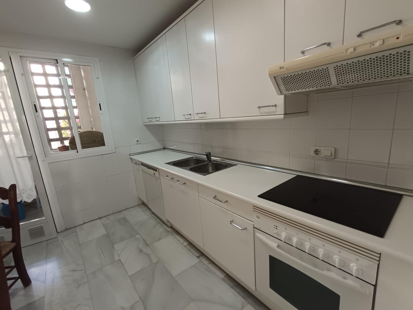 3 soverom Rekkehus til salgs i Puerto Banus med svømmebasseng garasje - € 790 000 (Ref: 9029621)