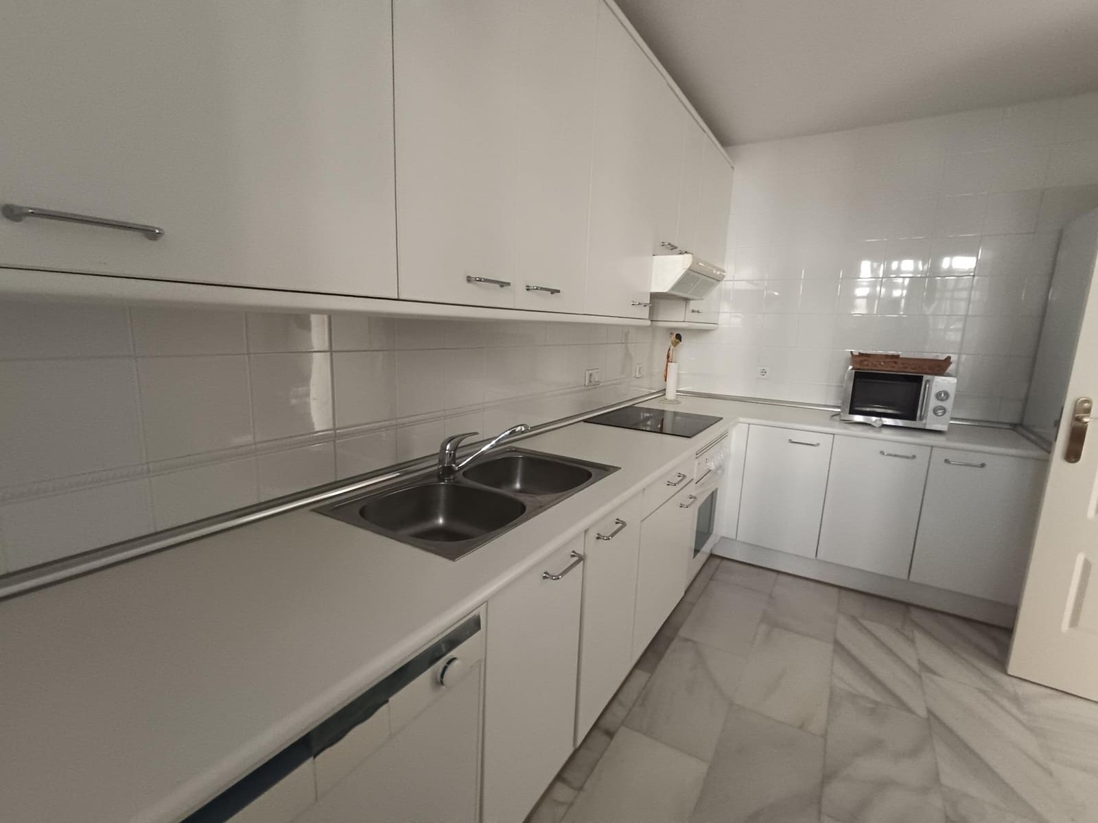 3 soverom Rekkehus til salgs i Puerto Banus med svømmebasseng garasje - € 790 000 (Ref: 9029621)