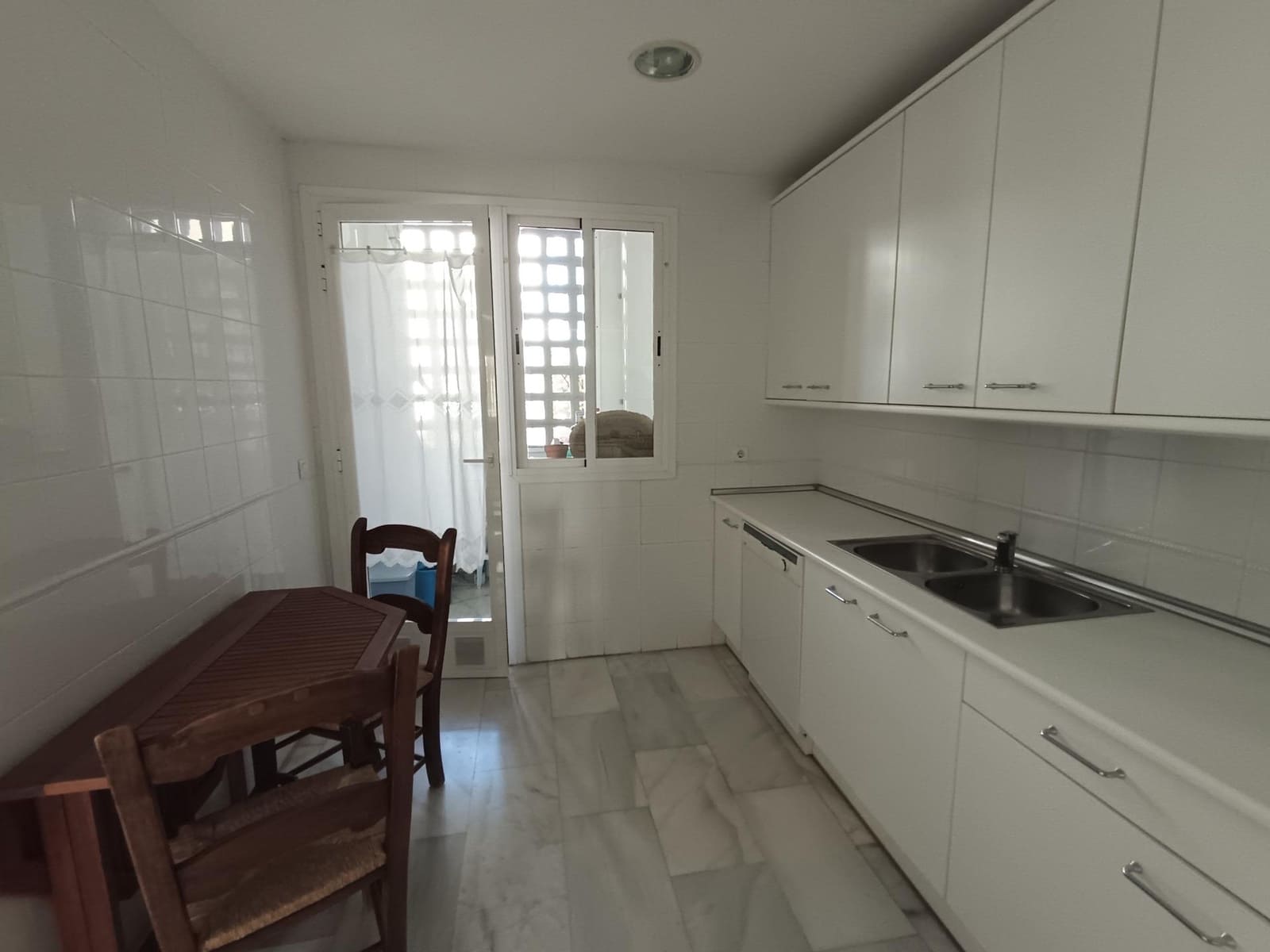 3 soverom Rekkehus til salgs i Puerto Banus med svømmebasseng garasje - € 790 000 (Ref: 9029621)