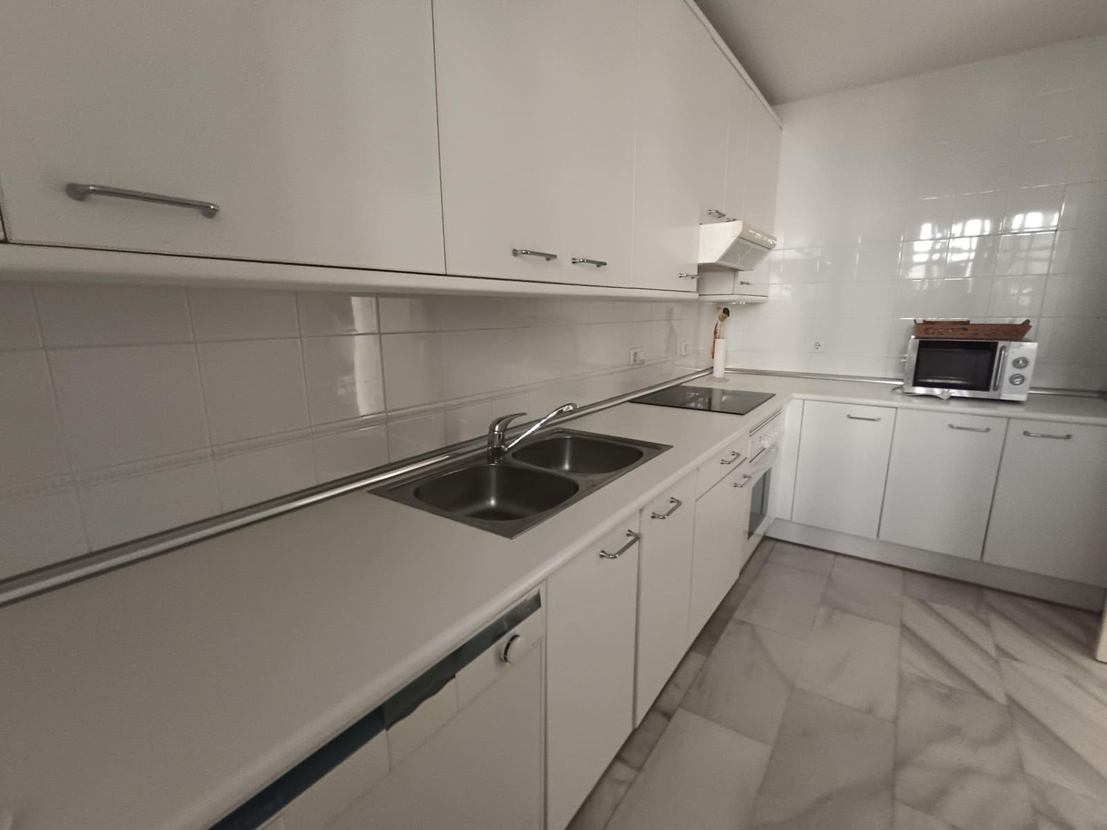 3 soverom Rekkehus til salgs i Puerto Banus med svømmebasseng garasje - € 790 000 (Ref: 9029621)