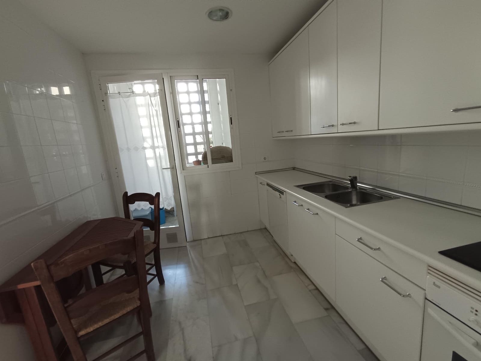 3 soverom Rekkehus til salgs i Puerto Banus med svømmebasseng garasje - € 790 000 (Ref: 9029621)