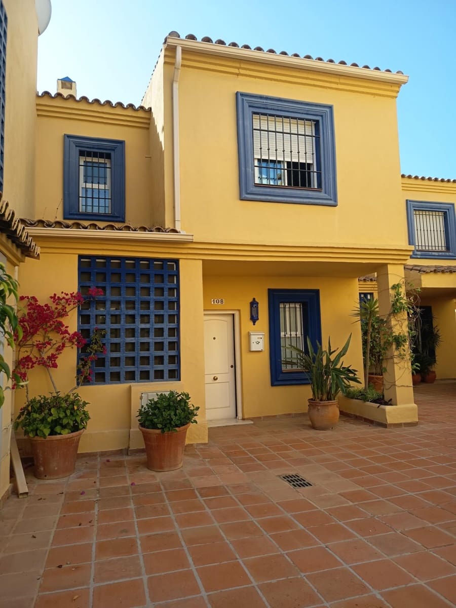 3 soverom Rekkehus til salgs i Puerto Banus med svømmebasseng garasje - € 790 000 (Ref: 9029621)
