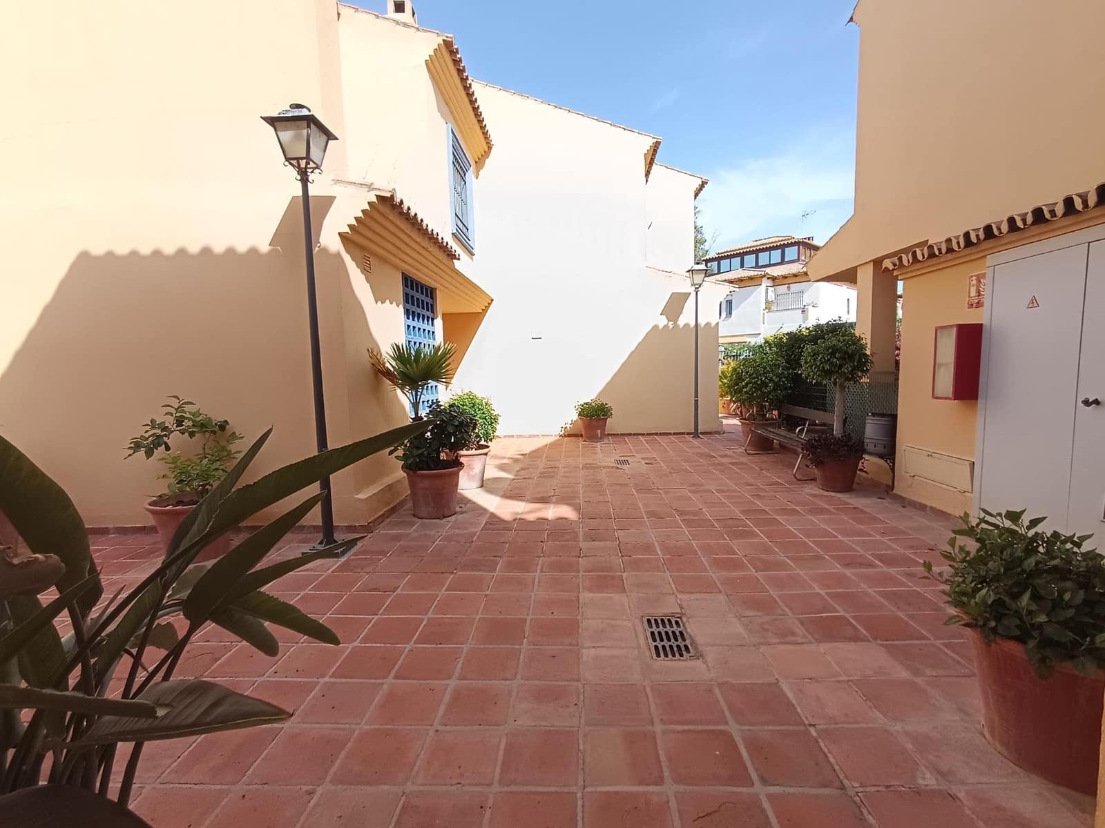 3 soverom Rekkehus til salgs i Puerto Banus med svømmebasseng garasje - € 790 000 (Ref: 9029621)