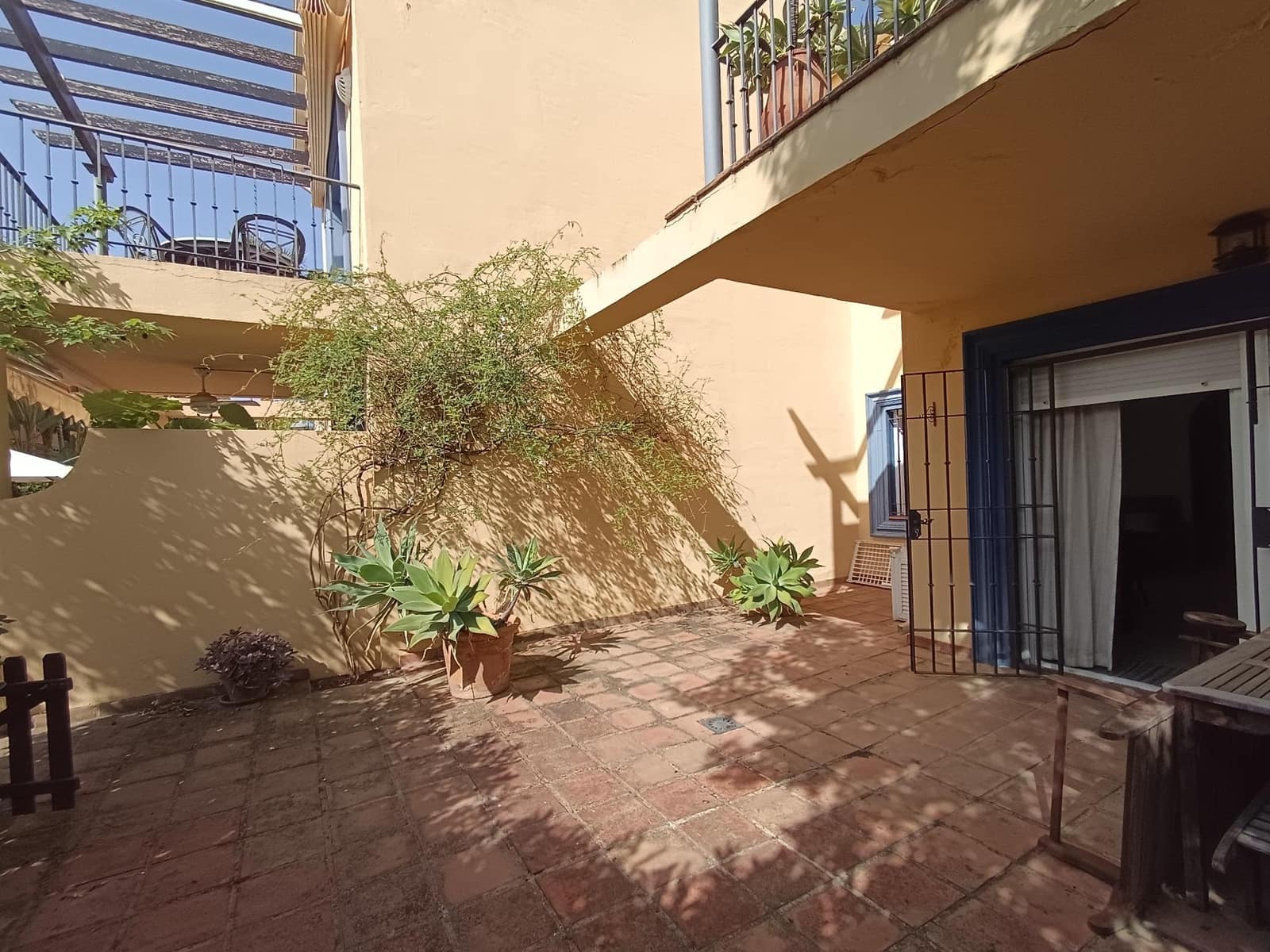 3 soverom Rekkehus til salgs i Puerto Banus med svømmebasseng garasje - € 790 000 (Ref: 9029621)
