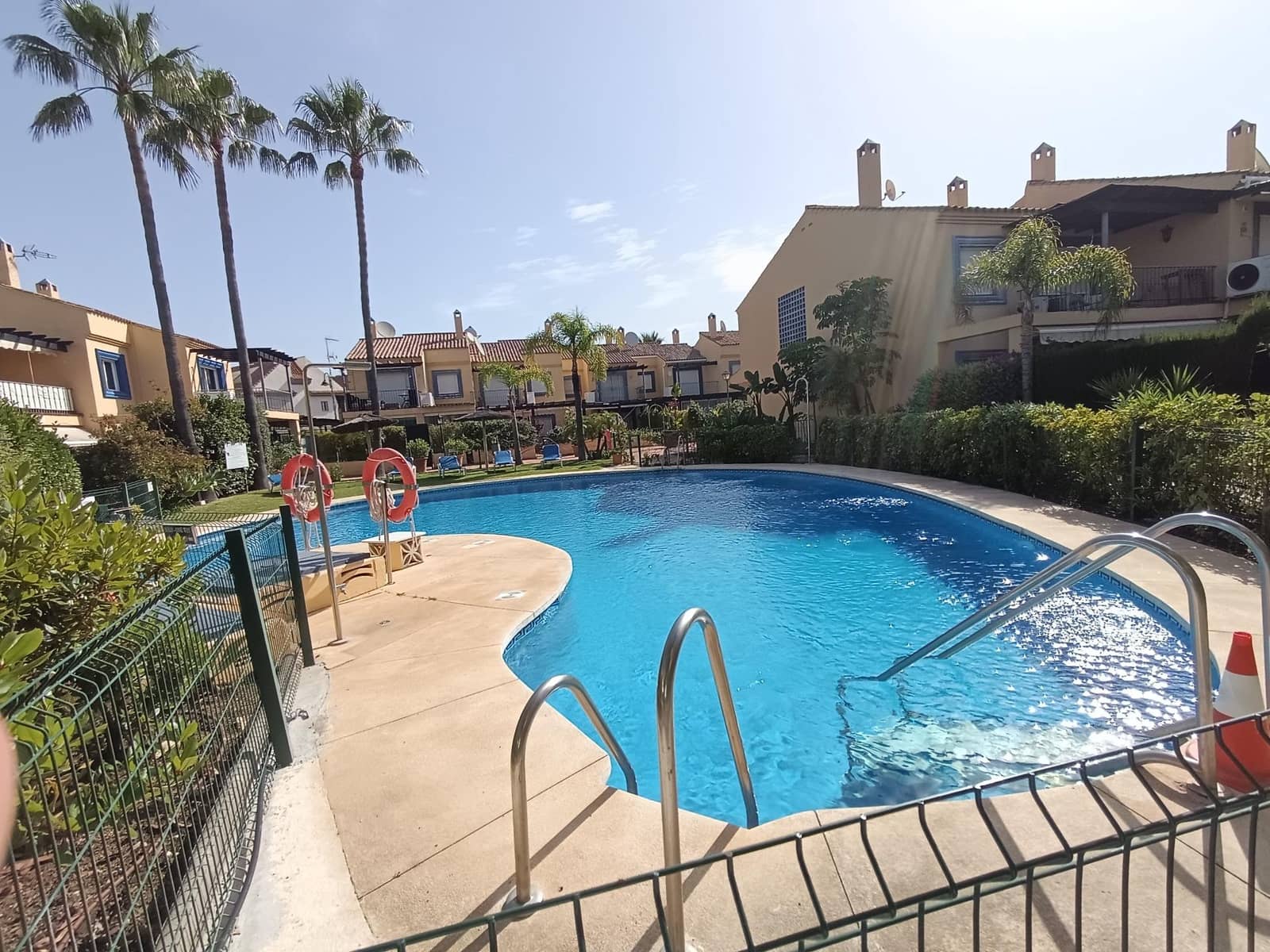 3 soverom Rekkehus til salgs i Puerto Banus med svømmebasseng garasje - € 790 000 (Ref: 9029621)