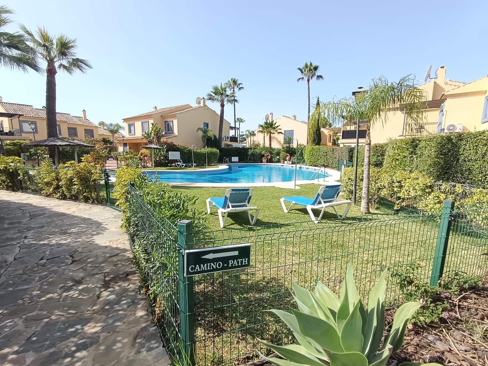 3 soverom Rekkehus til salgs i Puerto Banus med svømmebasseng garasje - € 790 000 (Ref: 9029621)